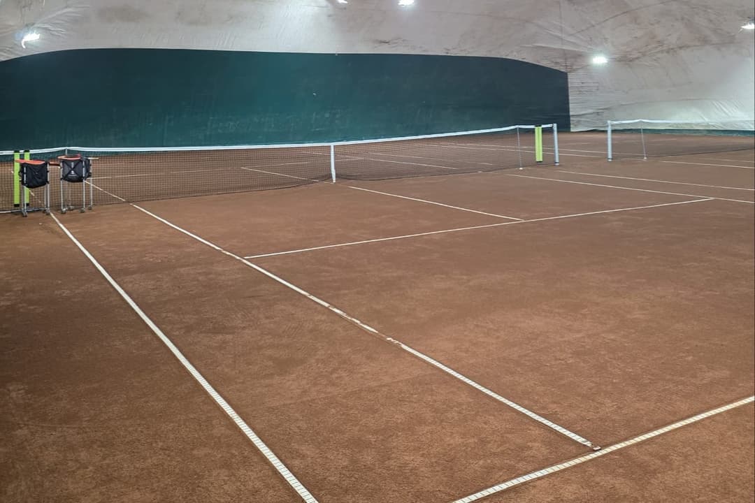 Tennis Hub Cosmopolis - Bucuresti - facilități și terenuri sportive