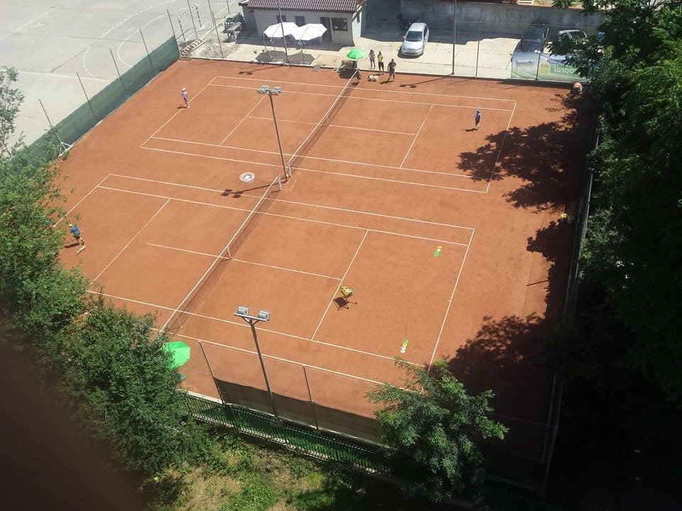 Modern Tenis Image