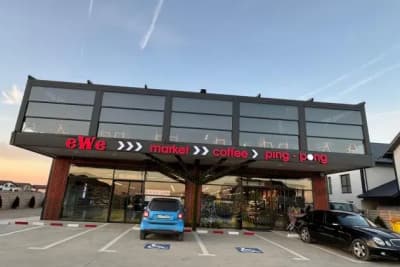 Ewe Market Coffee și Ping Pong